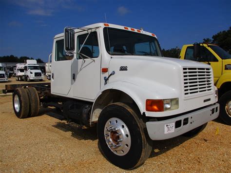 5 Rear Ratio 4. . International 4700 cab and chassis weight